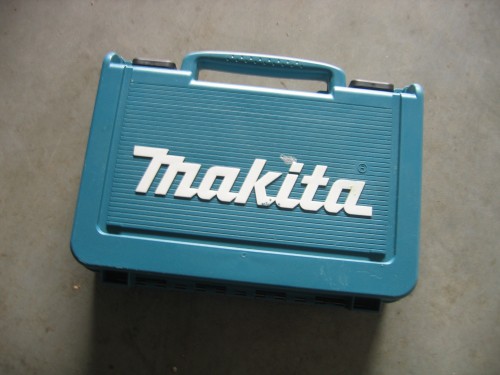 makita DF330DWE --